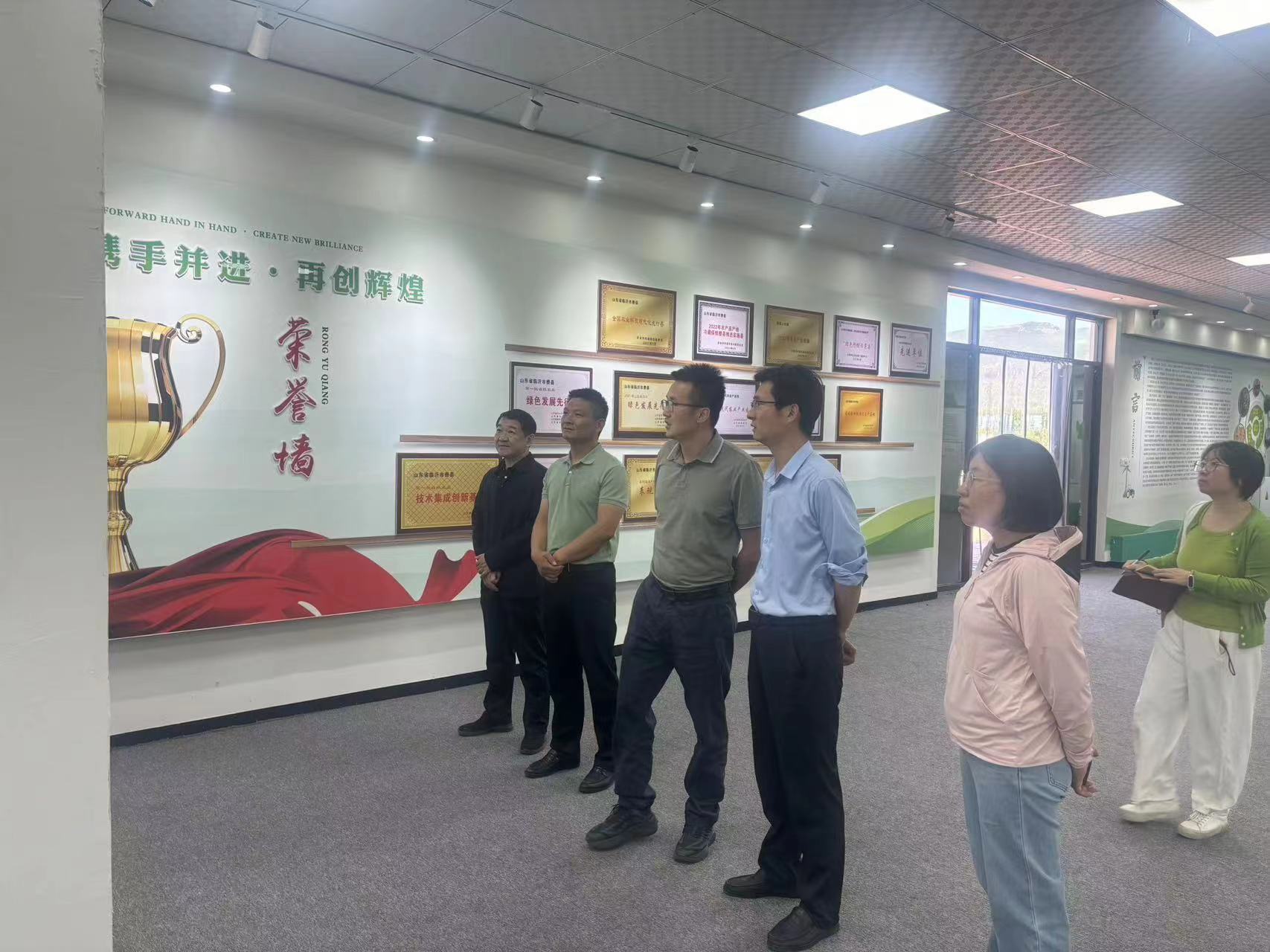副县长王雷采访图片.jpg